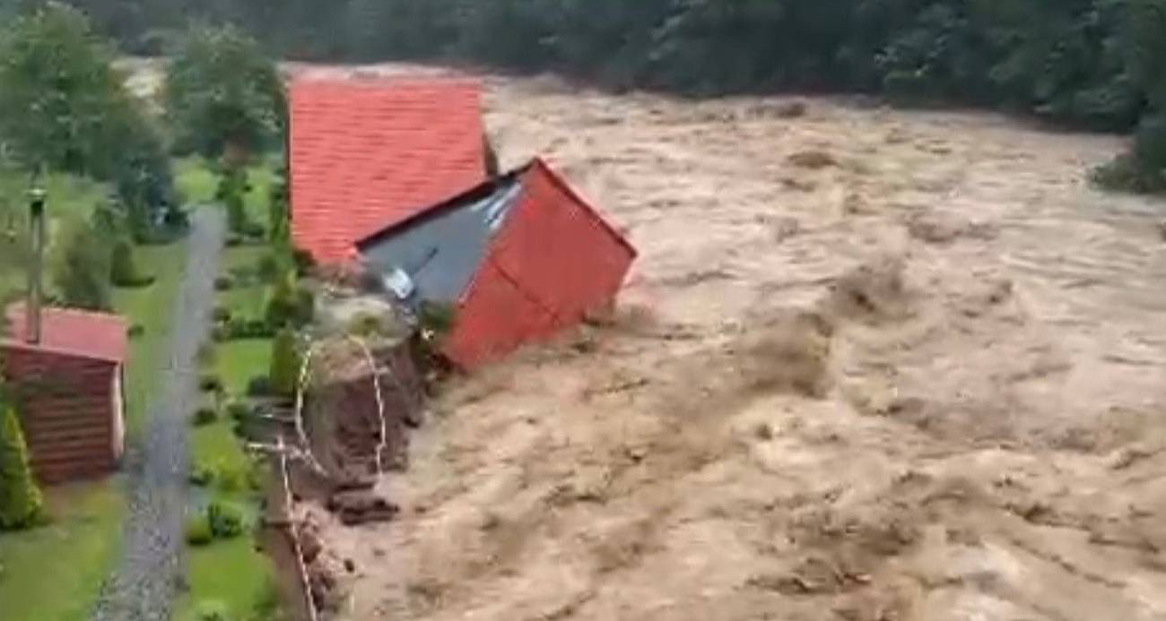 Rize’de Sel Baskını: Çamlıhemşin’de İki Bungalov Yıkıldı