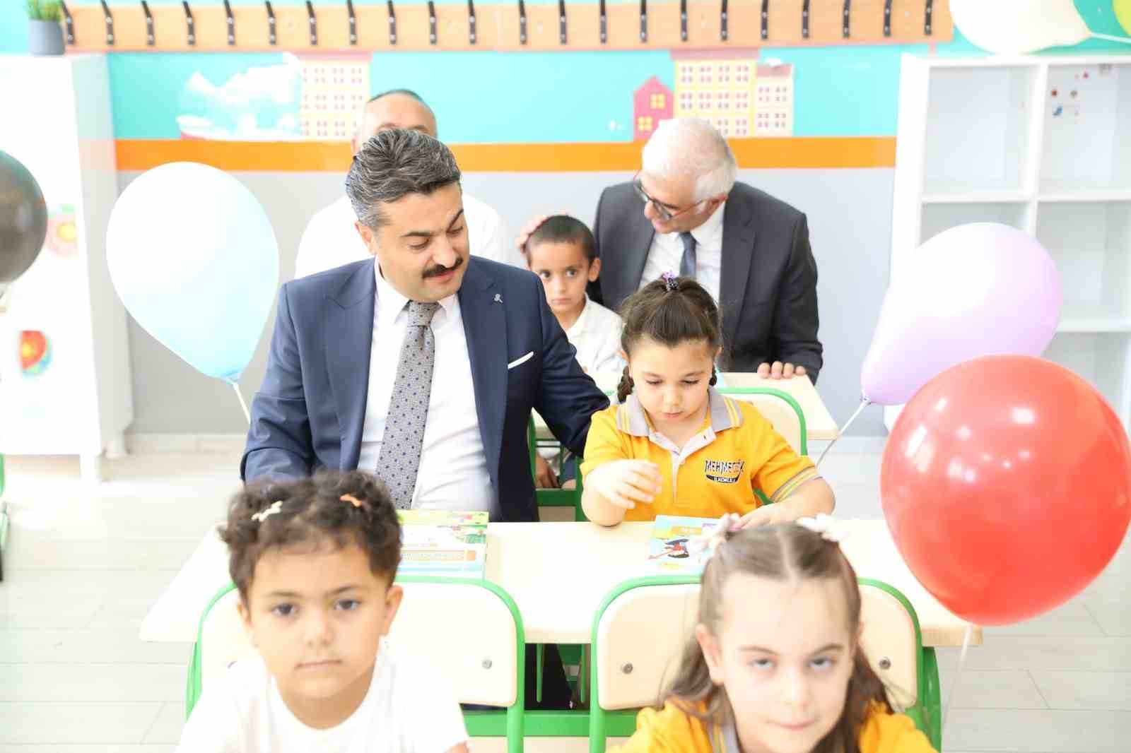 Sivas Milli Eğitim Müdürü Yeni Eğitim Yılının Başlangıcında Öğrencilerle Buluştu