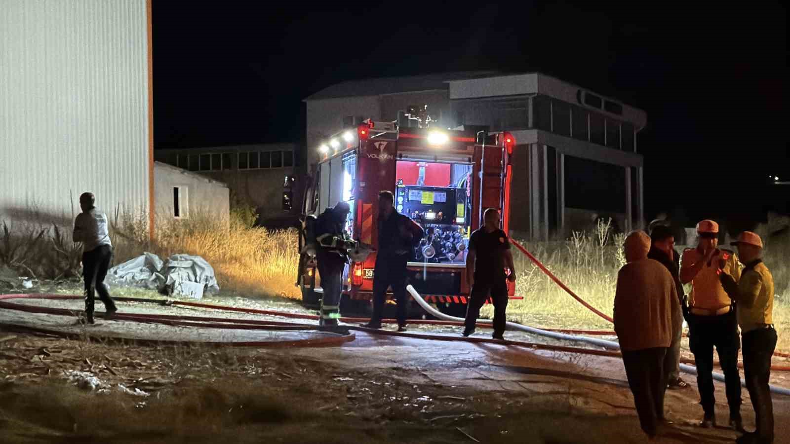 Sivas Organize Sanayi Bölgesi’ndeki Fabrika Yangını Başarıyla Kontrol Altına Alındı