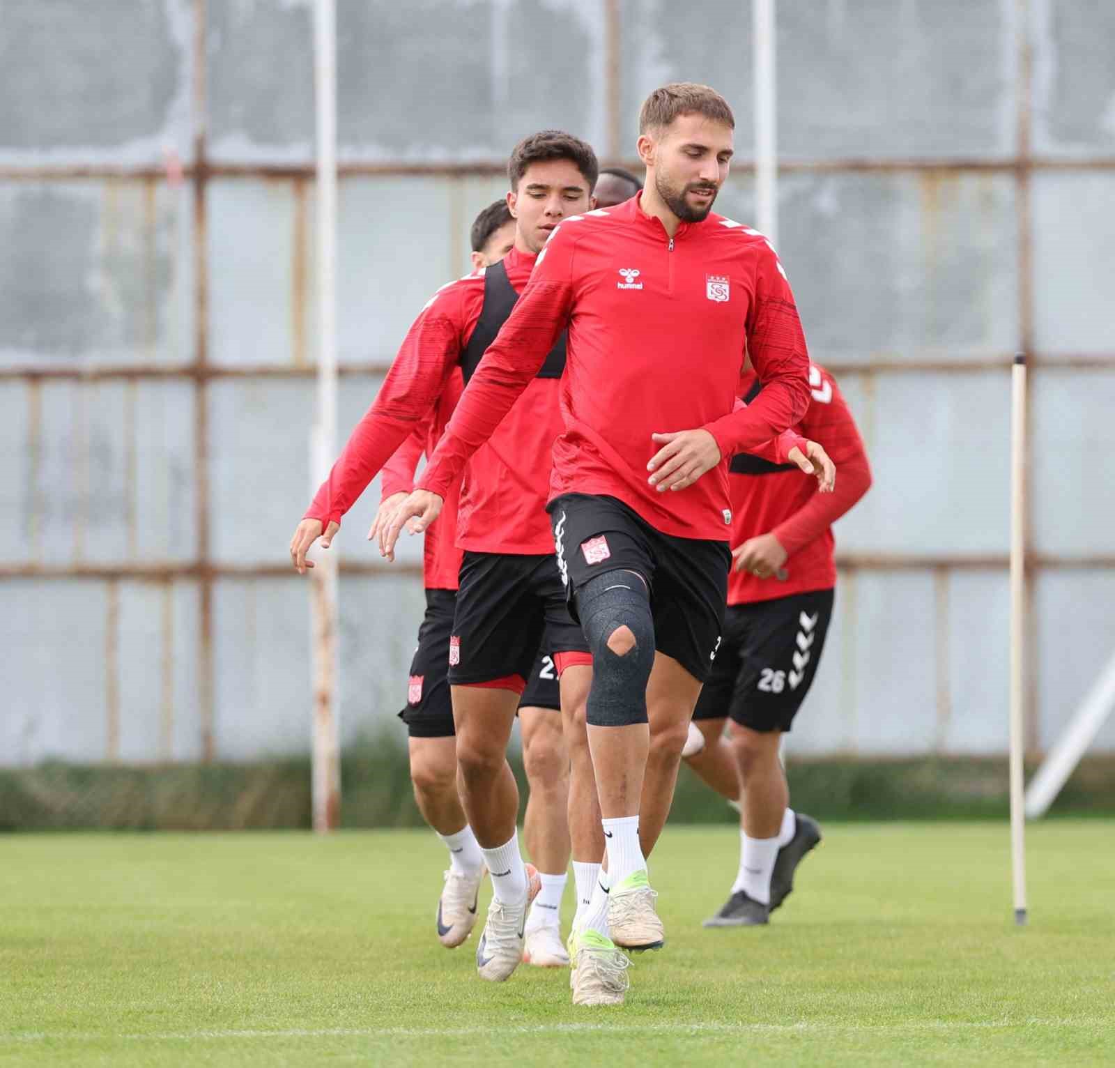 Sivasspor, Sakaryaspor İle Karşılaşma Öncesinde Son Hazırlıklarını Tamamladı
