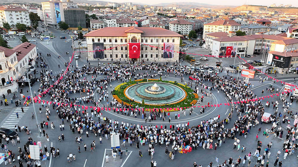 Sivas’ta 4 Eylül Kutlamalarında Rekor Katılımlı Halay