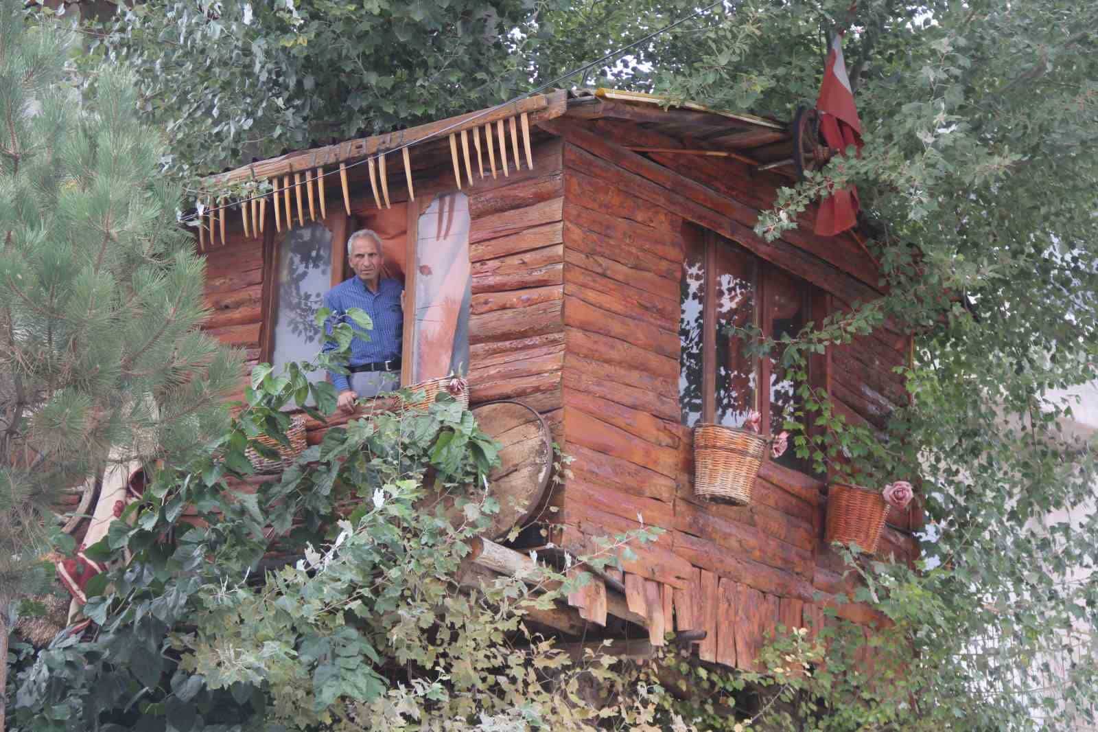 Sivas’ta Bir Baba, Kaybettiği Oğlu Anısına Ağaç Evi Yeniden İnşa Ediyor
