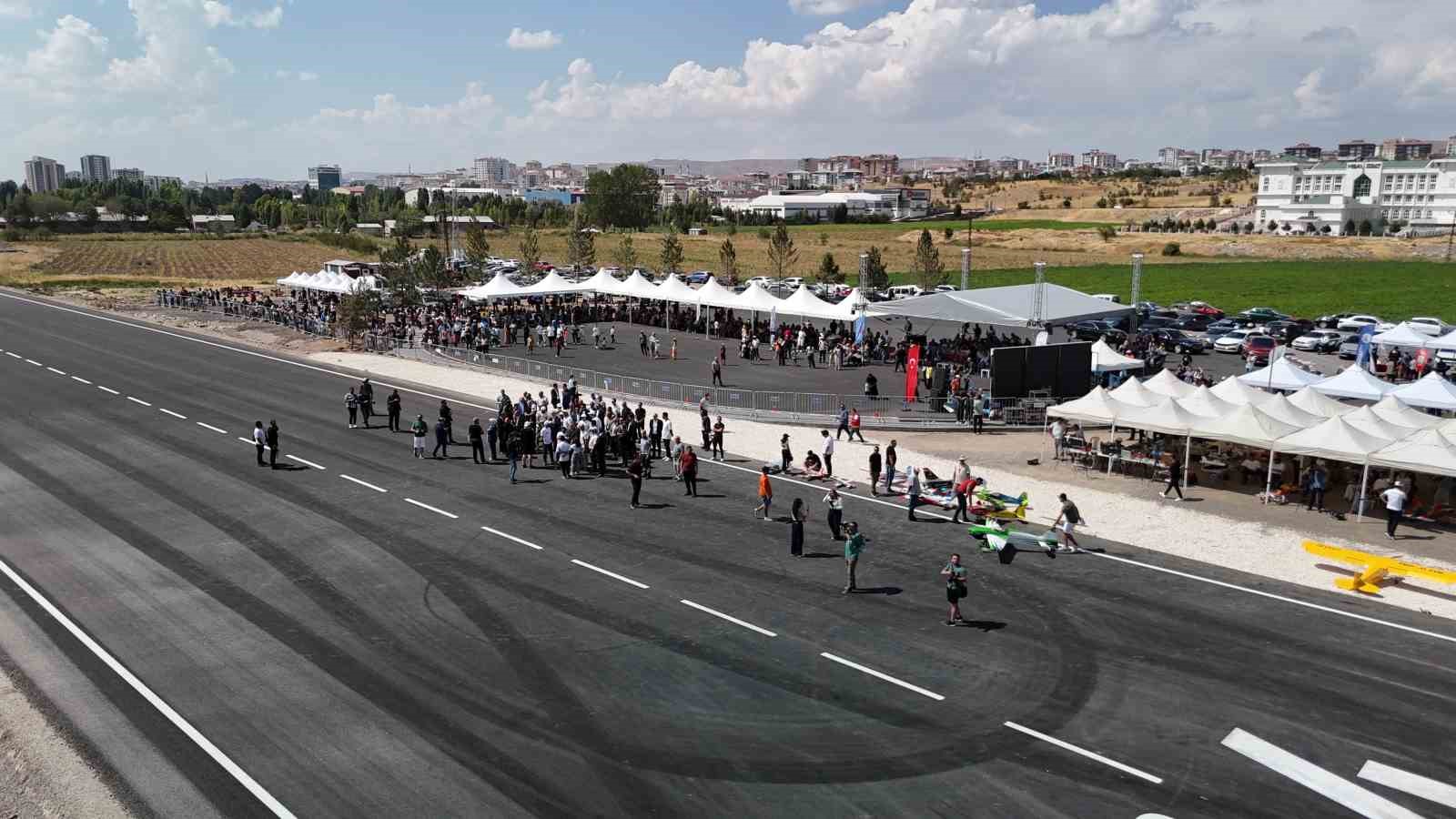 Sivas’ta Cengiz Topel İHA ve Model Uçak Pisti Törenle Açıldı