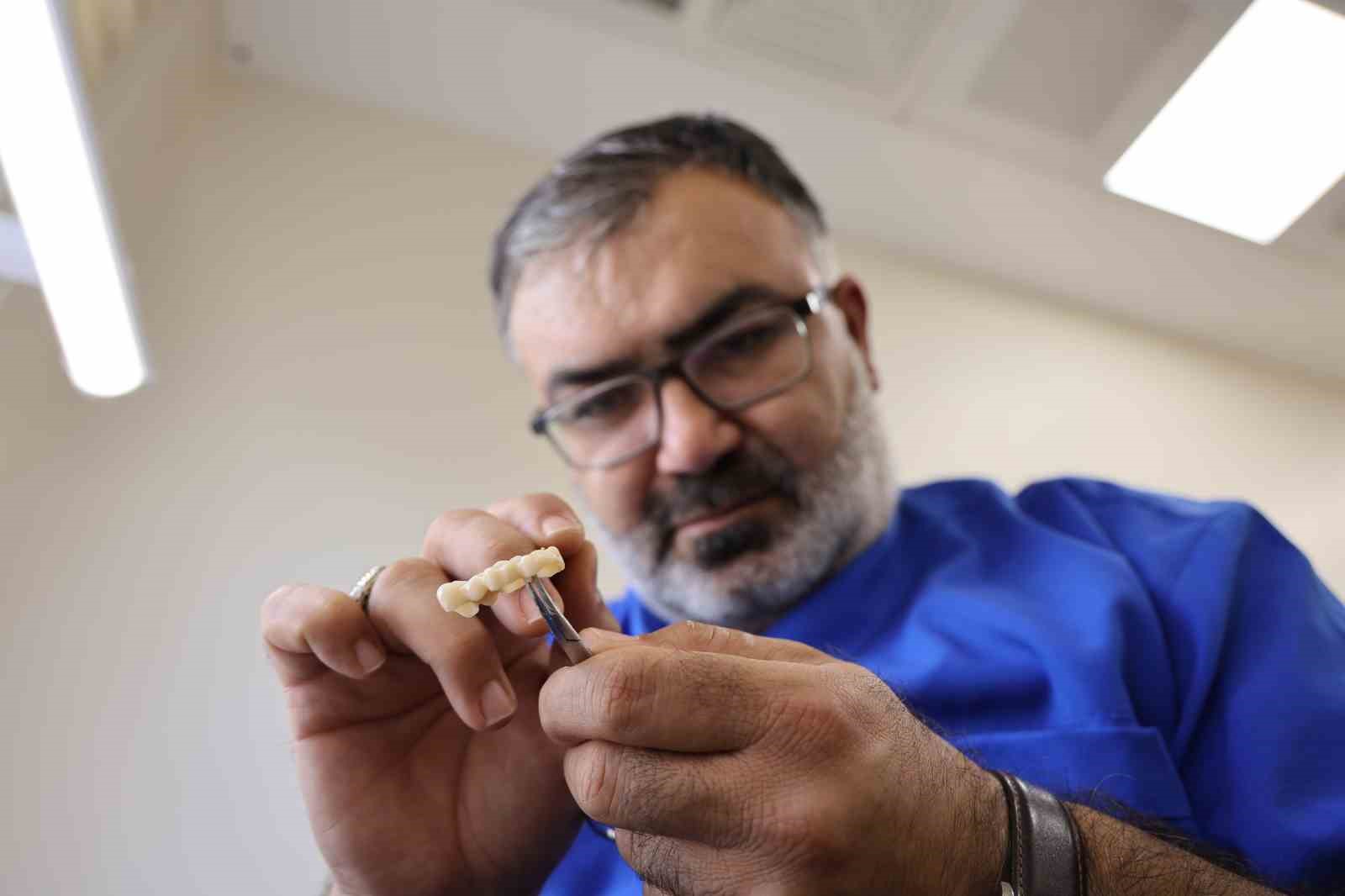 Sivas’ta Devlet Hastanesi, Zirkonyum Diş Kaplamalarını Uygun Fiyata Sunmaya Başladı