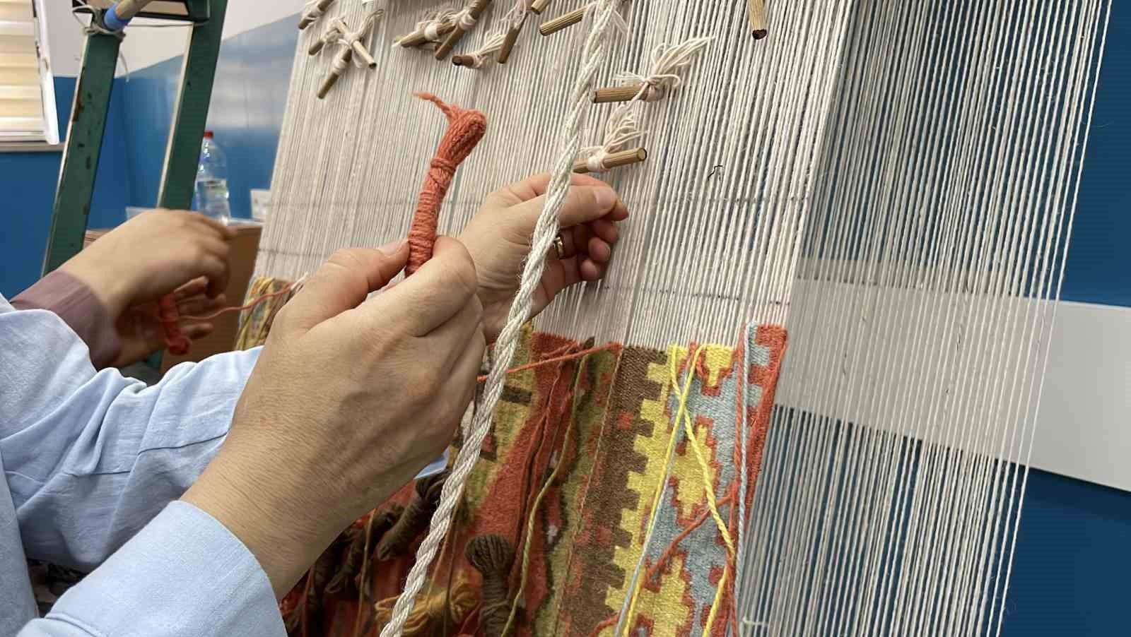 Sivas’ta El Dokuma Kilimlerine Yoğun İlgi: Bir Yıl Bekleme Süresi