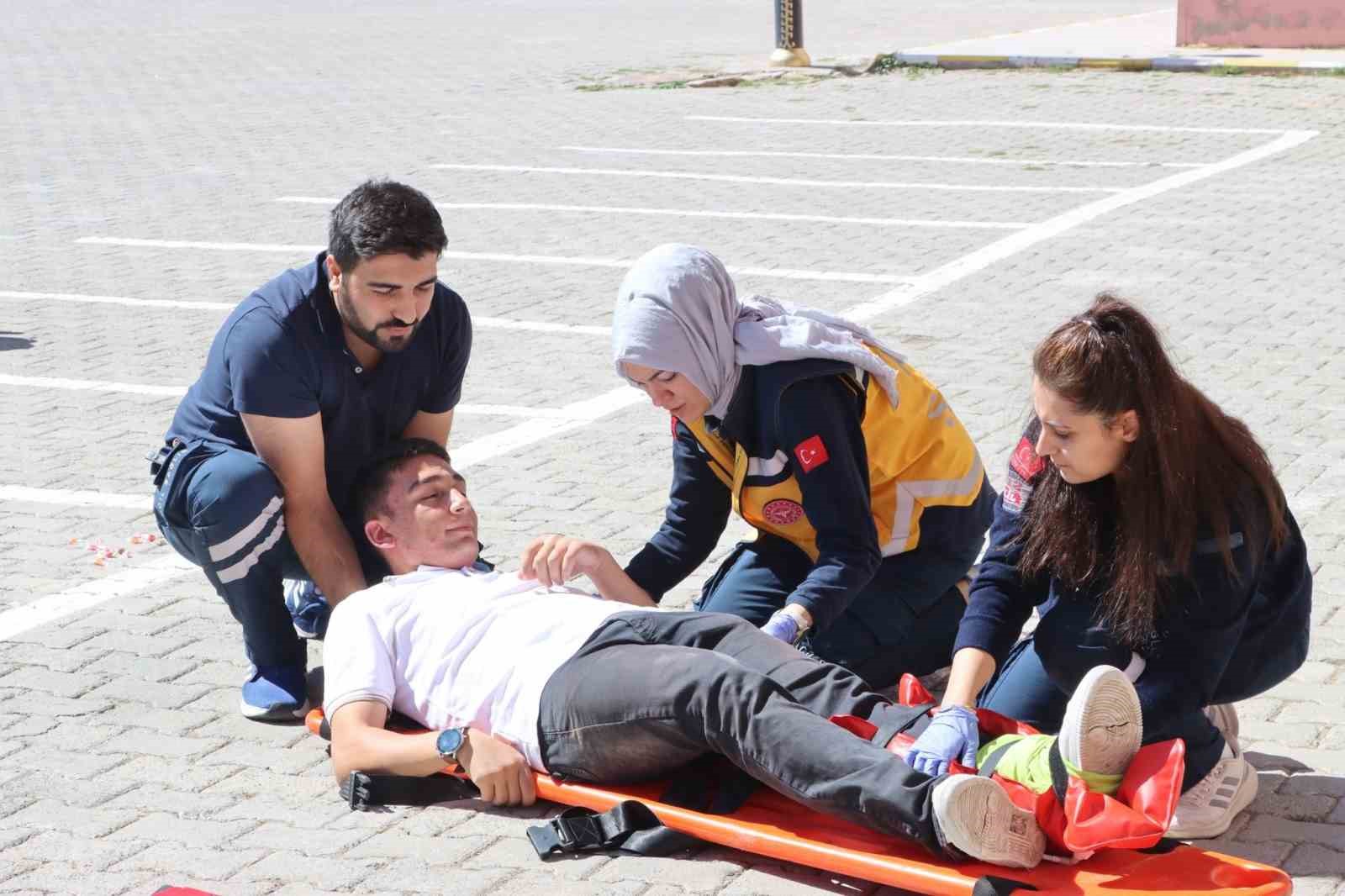 Sivas’ta Öğrencilere Hayati Önem Taşıyan İlk Yardım Eğitimi Verildi