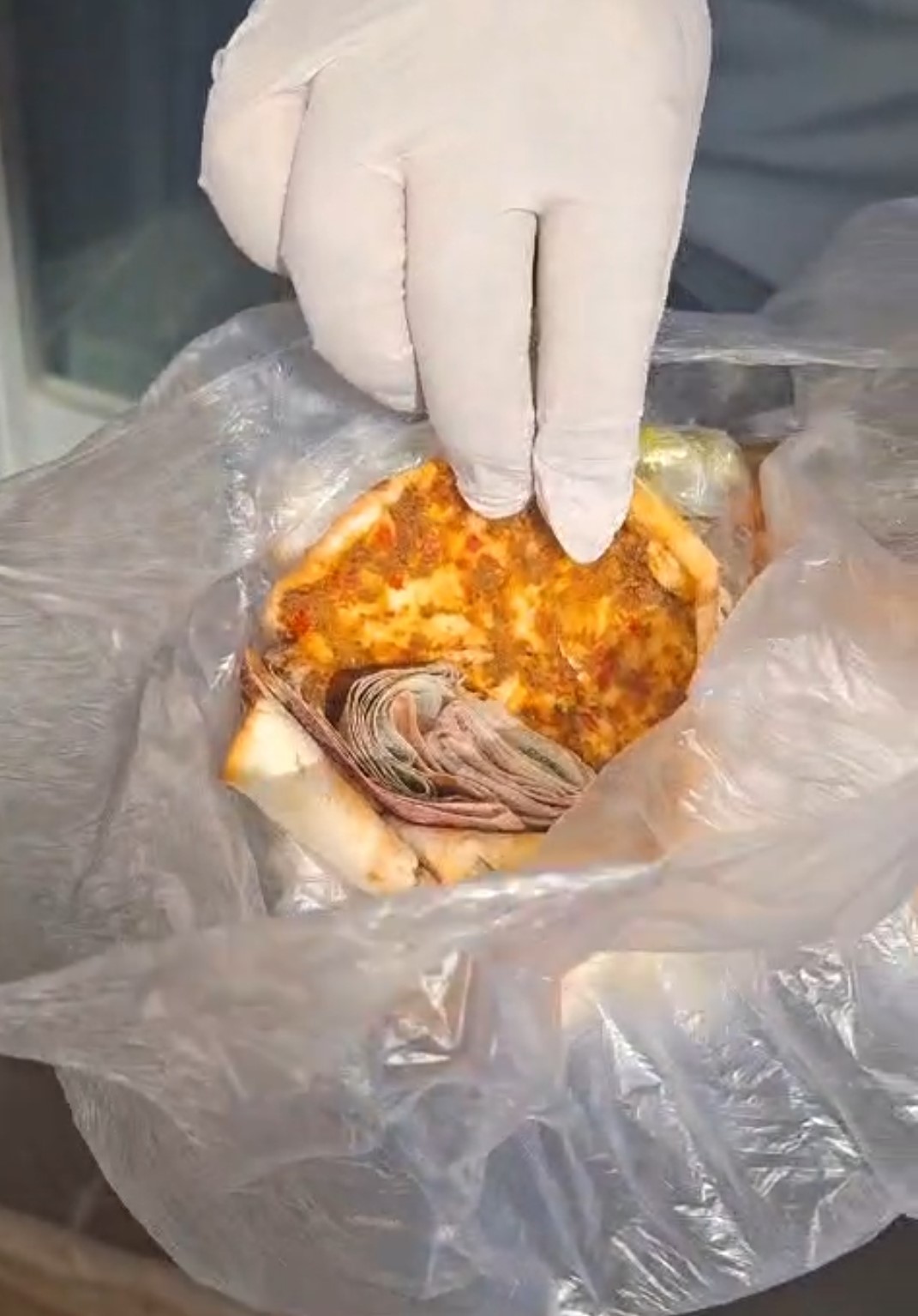 Sivas’ta Zabıta Denetiminde Şaşırtan Olay: Döner Ekmeğinde Para Saklama Yöntemi