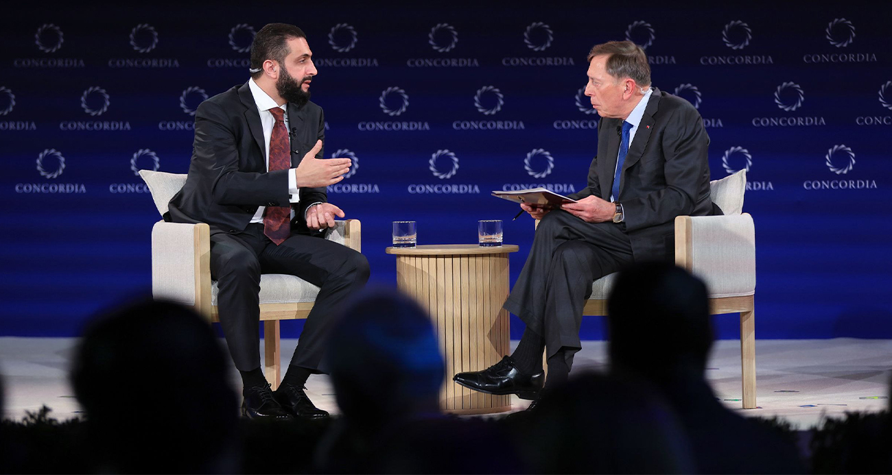 Suriye Devlet Başkanı eş-Şara ve Eski CIA Başkanı Petraeus’un Önemli Görüşmesi