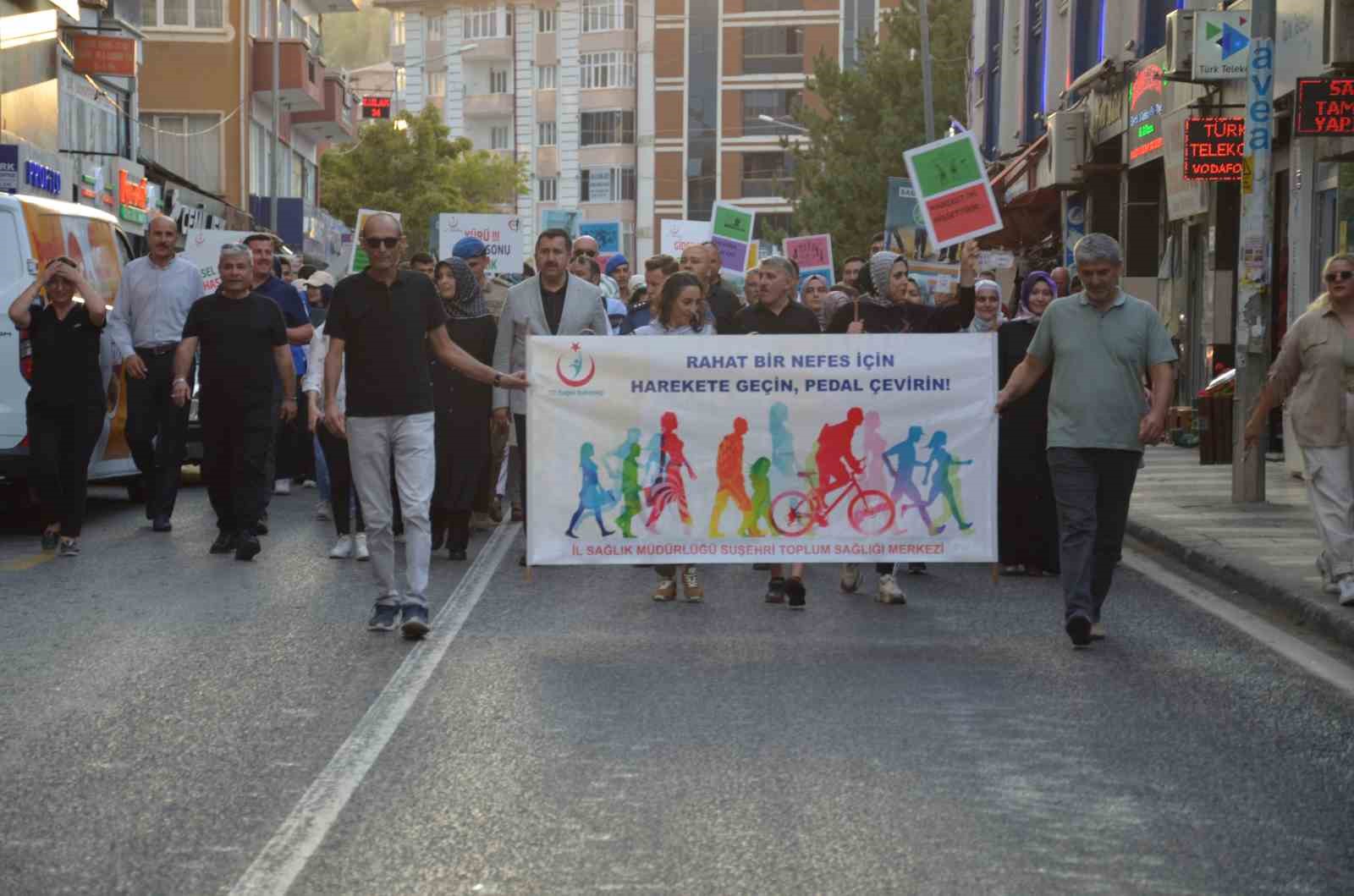 Suşehri’nde Sağlık Haftası Coşkusu: Yürüyüş ve Halaylarla Obeziteye Dikkat Çekildi