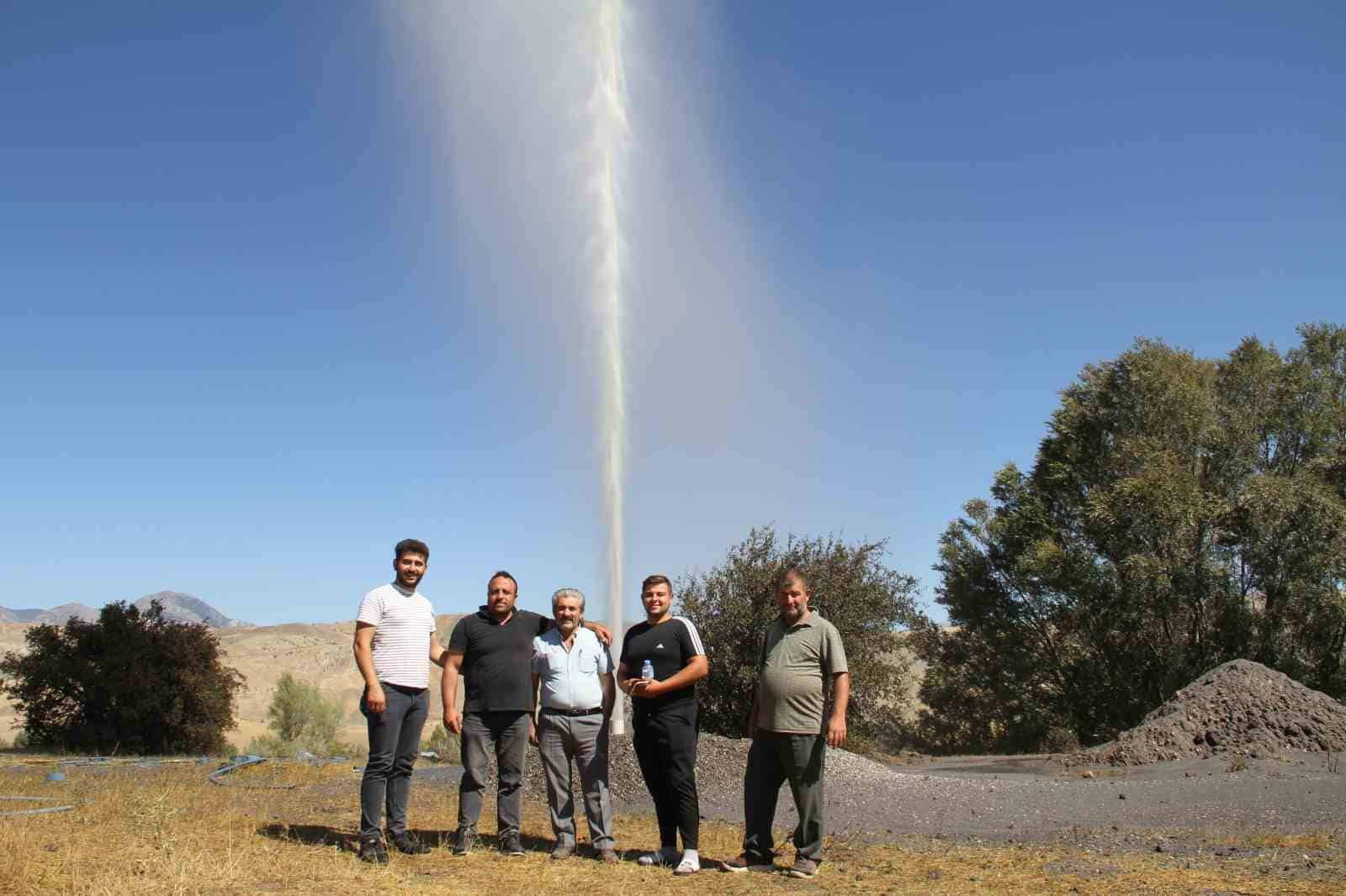 Suşehri’nde Sondaj Sırasında Beklenmedik Keşif: Çiftçi Petrol Sanarken Su Buldu