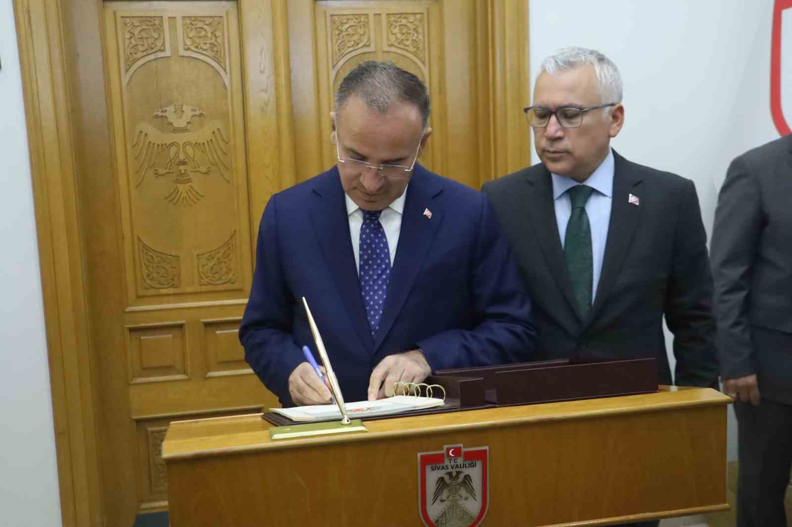 TBMM Başkanvekili Bekir Bozdağ, Sivas Valisi İle Görüştü