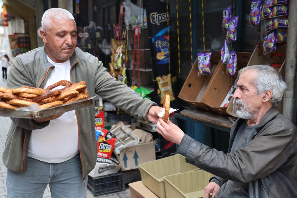 20 Yıllık Simitçilikten Teknikerliğe: 49 Yaşında Devlet Dairesine Atanan Abdulvahap Demircan’ın İlham Veren Hikayesi