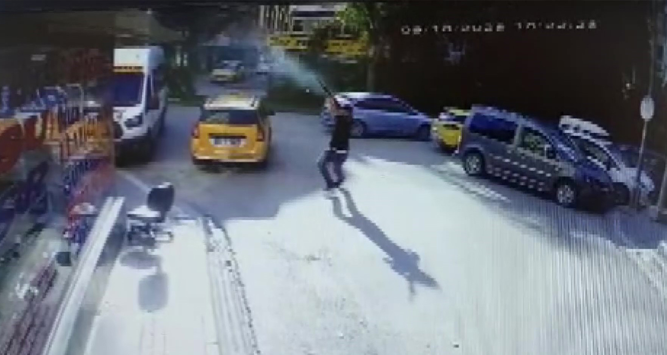 Adana’da Bir Kafeye Şiddetli Silahlı Saldırı Güvenlik Kamerasında