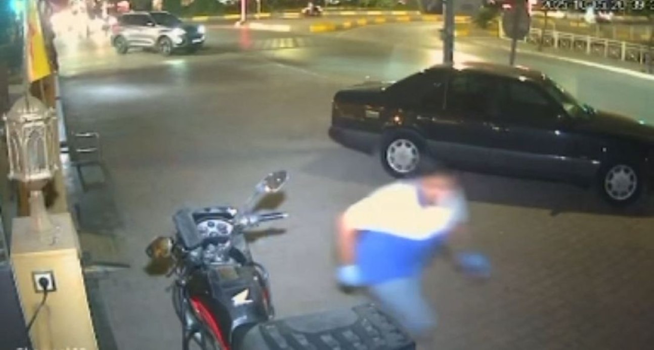 Adana’da Pastaneye El Bombası Atan Genç Güvenlik Kamerasında