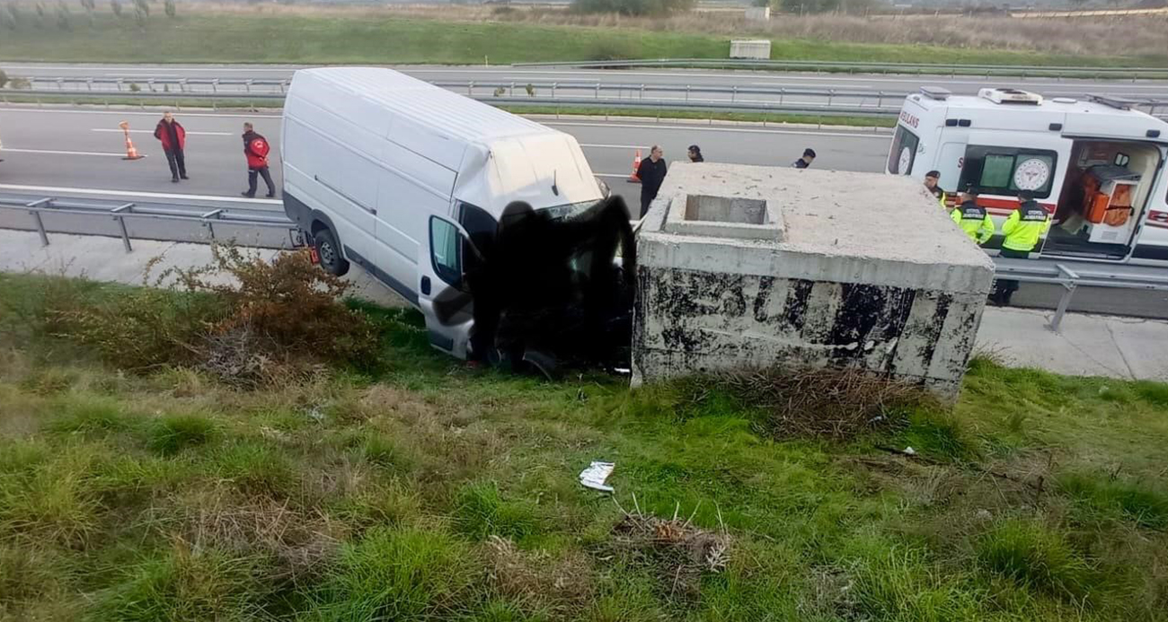 Balıkesir’de Yol Kenarındaki Beton Bloğa Çarpış: 2 Ölü, 1 Yaralı