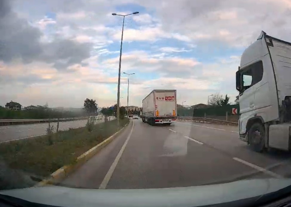 Bandırma’da Tehlikeli Tır Manevraları Gündemde