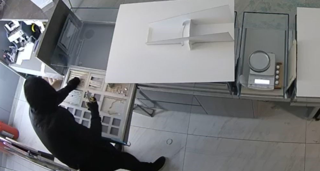 Başakşehir Alışveriş Merkezi’nde Kuyumcu Soygunu