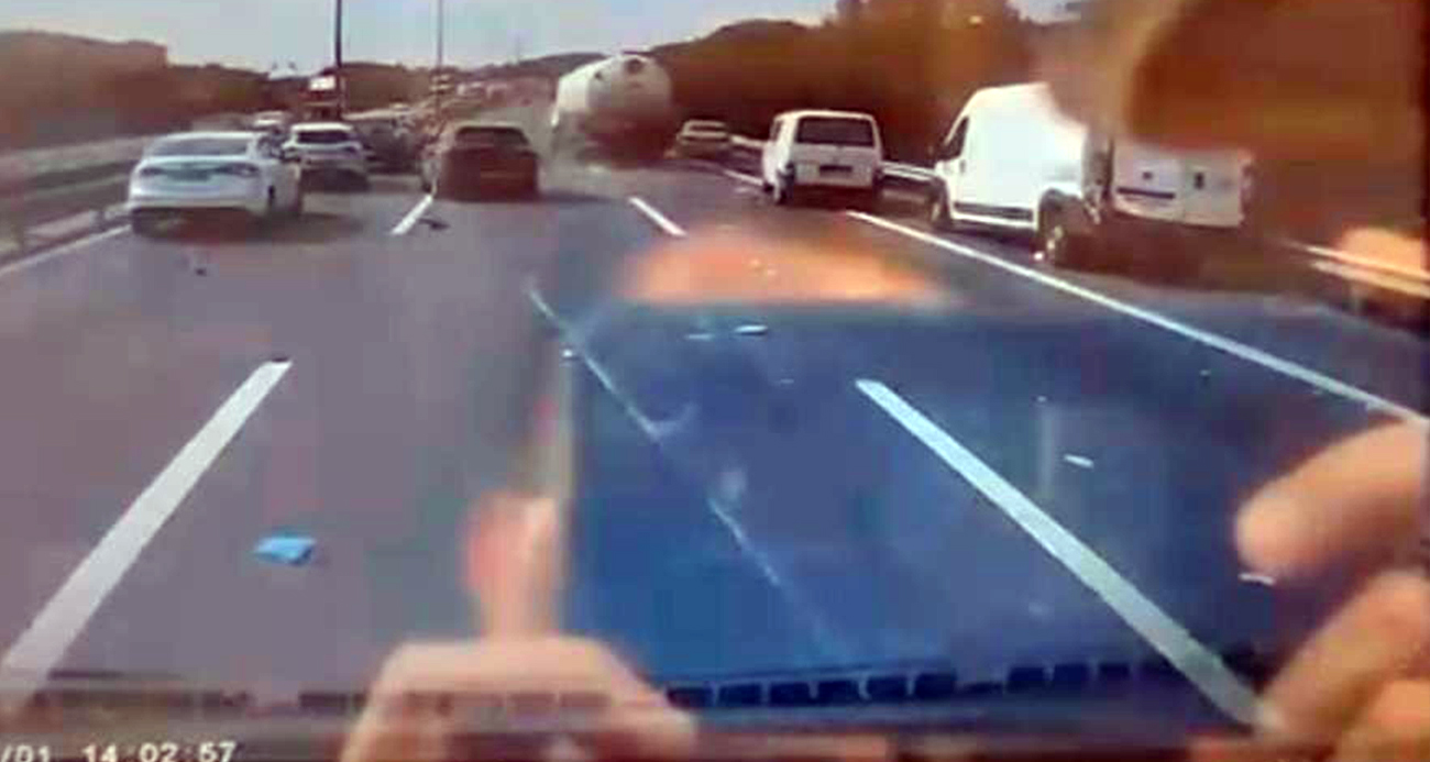 Başakşehir’de Zincirleme Trafik Kazası Güvenlik Kamerasında