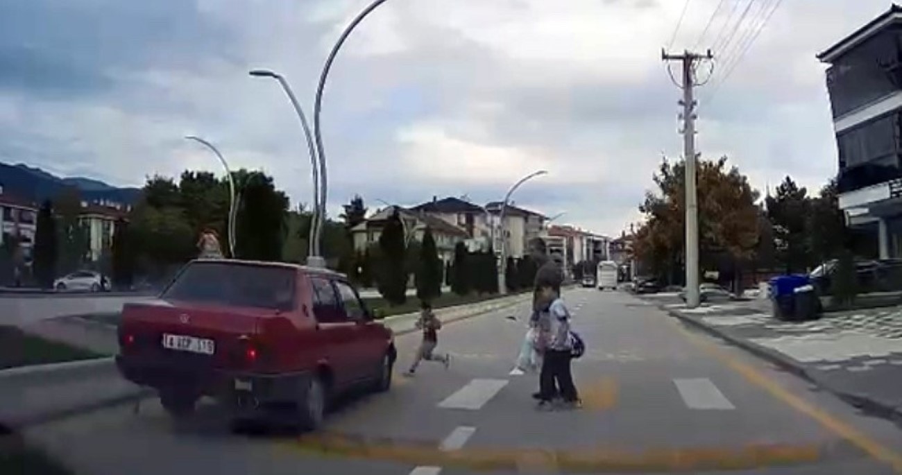 Bolu’da Yaya Geçidinde Küçük Çocuğa Otomobil Çarptı