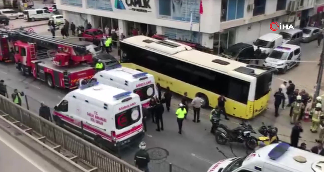 Çekmeköy’de İETT Otobüsü Kontrolü Kaybederek Durakta Bekleyenlere Çarptı