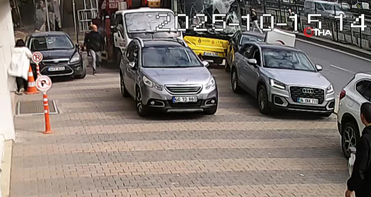 Çekmeköy’de Kontrolden Çıkan Otobüs Durağa Daldı: 1 Ölü, 4 Yaralı