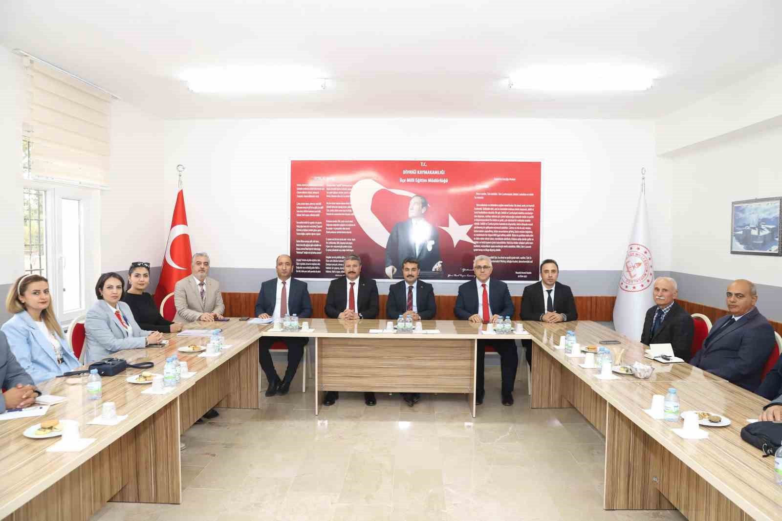 Divriği’de Eğitim Değerlendirme Toplantısı Yapıldı
