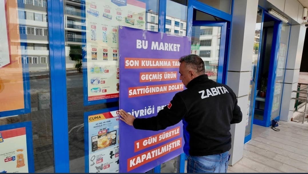 Divriği’de Zincir Markete Son Kullanma Tarihi Geçmiş Ürün Satışı Nedeniyle Bir Günlük Kapatma