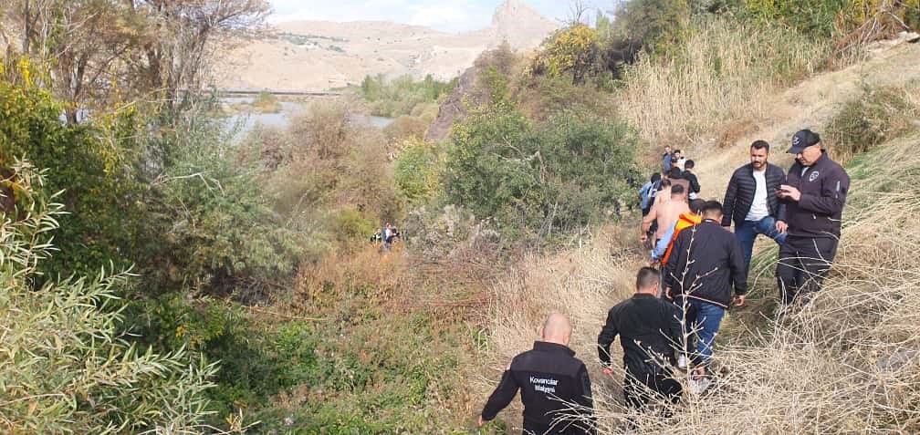 Elazığ Palu’da Aile, Sel Sularında Hayatta Kalmayı Başardı
