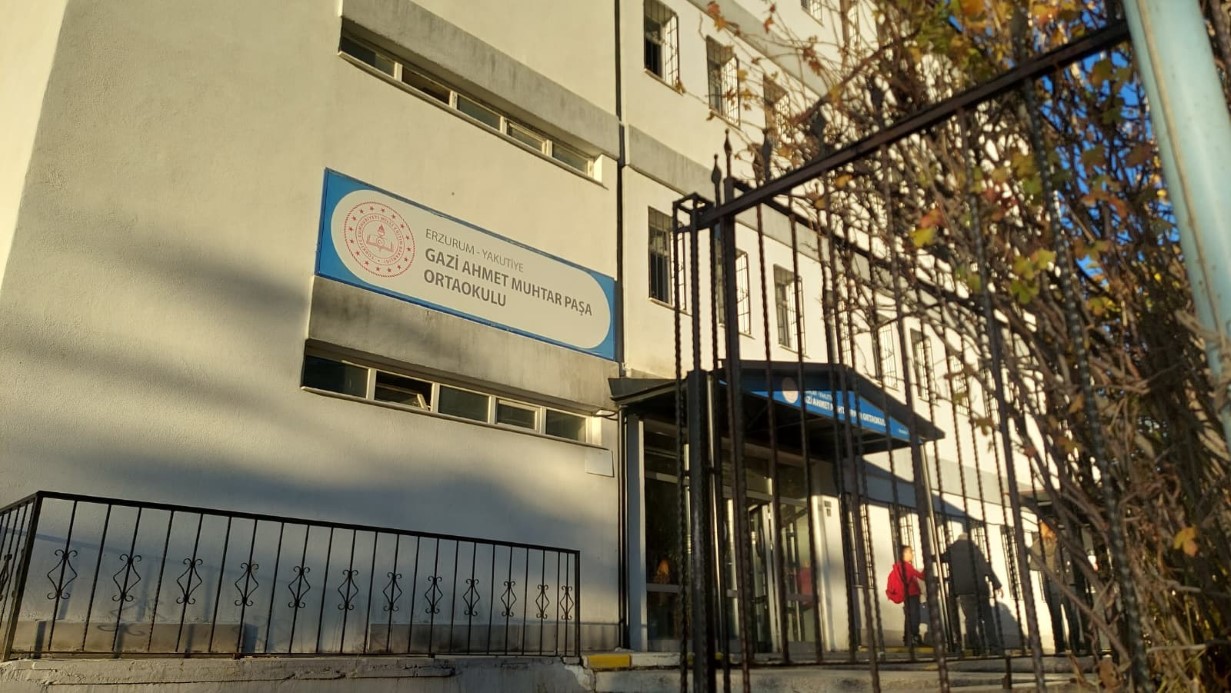 Erzurum’da Okul Çıkışında Merdivenlerde Meydana Gelen İzdihamda 23 Öğrenci Yaralandı