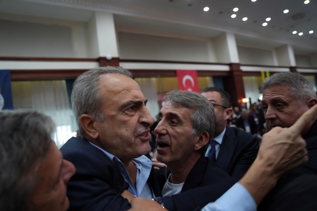 Fenerbahçe Divan Kurulu Toplantısında Tansiyon Yükseldi