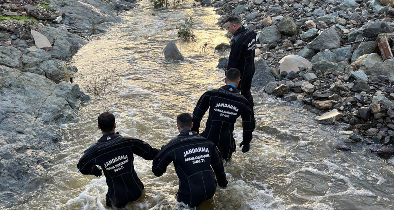 Foça’da Sel Felaketi Sonrası Kayıp Vatandaşın Arama Çalışmaları Devam Ediyor