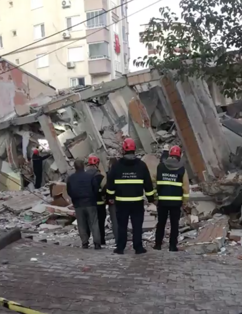 Gebze’de Çökme Meydana Gelen 6 Katlı Binaya Acil Müdahale