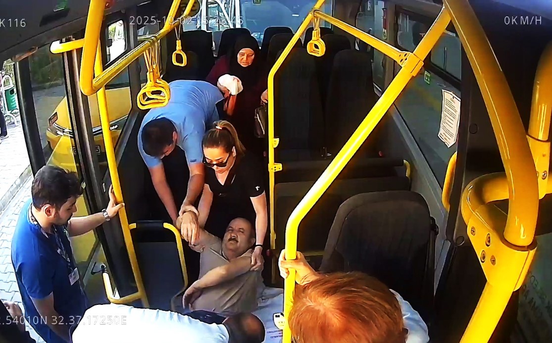 Karabük’te Minibüs Şoförü Rahatsızlanan Yolcuyu Hızla Hastaneye Ulaştırdı