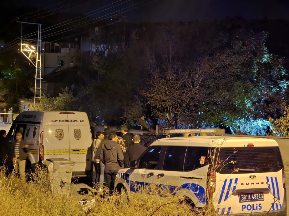 Kayseri Hacılar’da Korkunç Olay: Cami Çıkışı Karı Koca Vurularak Öldürüldü