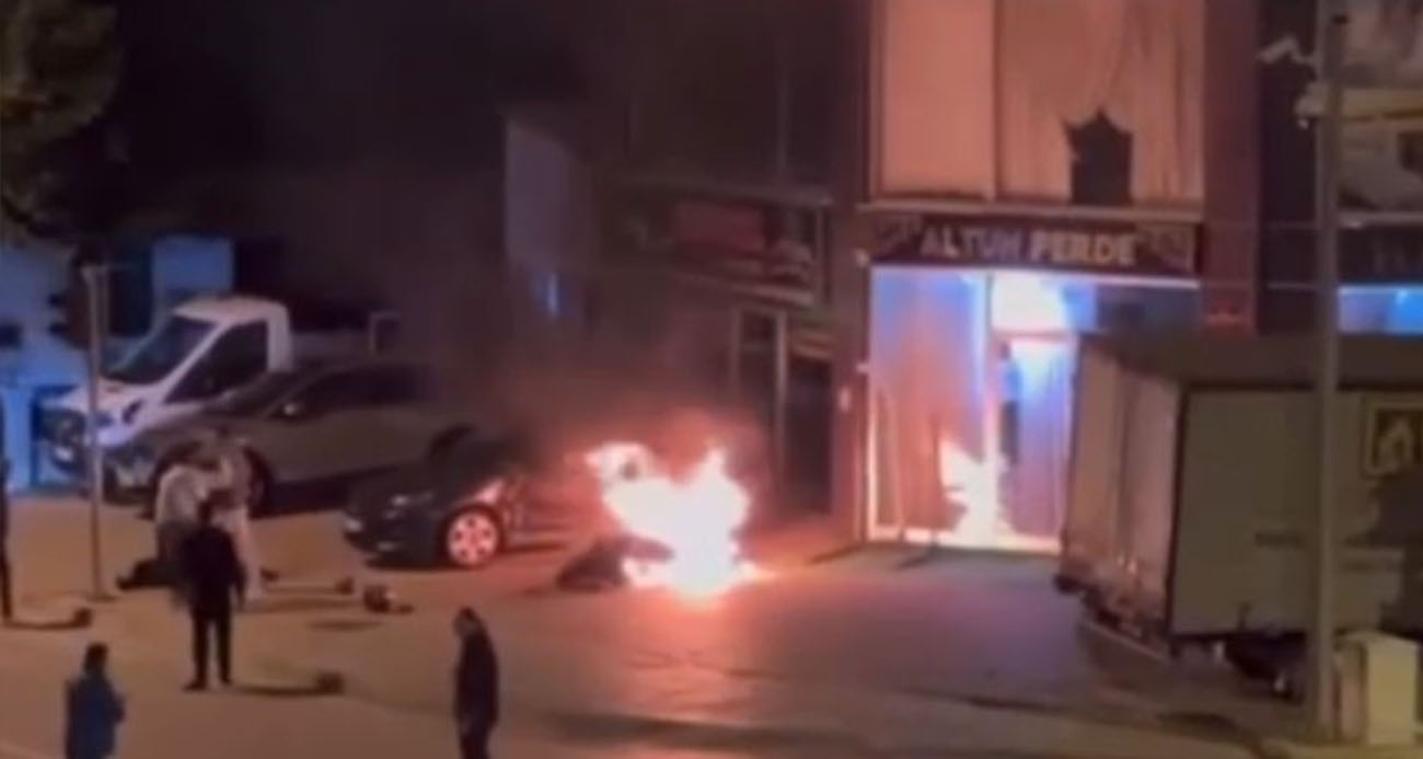 Kaza yapıp yanan motosikletin sürücüsünü alevlerden çekip aldı, ’Kahramanlık değil, insanlık görevi” dedi