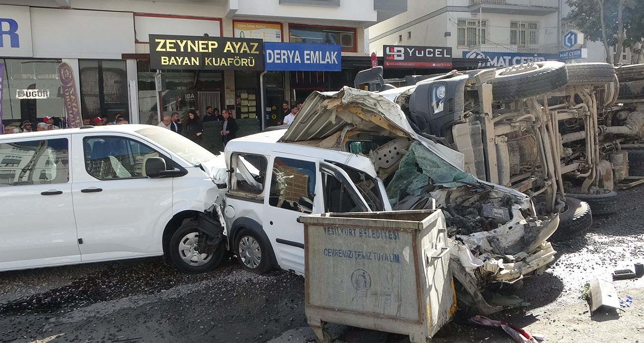 Malatya’da Kontrolden Çıkan Hafriyat Kamyonu Kaza Yaptı: 5 Kişi Yaralandı