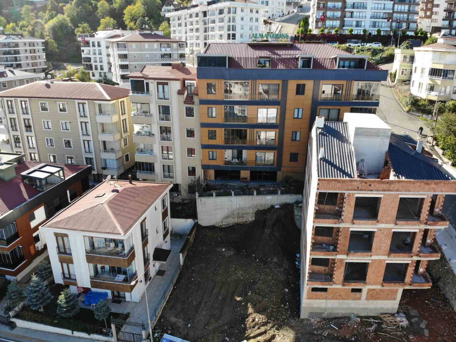 Ordu Altınordu’da İki Bina Kazı Çalışmaları Sonucu Oturulamaz Duruma Geldi