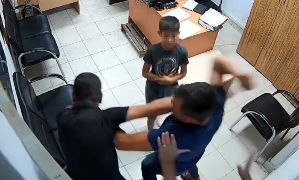 Silifke’de Polis Merkezinde Aile İçi Şiddet Vakası Kameraya Yansıdı