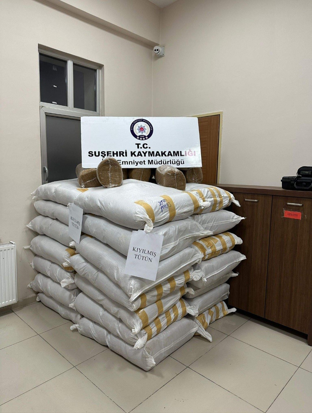 Sivas Suşehri’nde Büyük Kaçak Tütün Operasyonu: 900 Kilogram Tütün Yakalandı