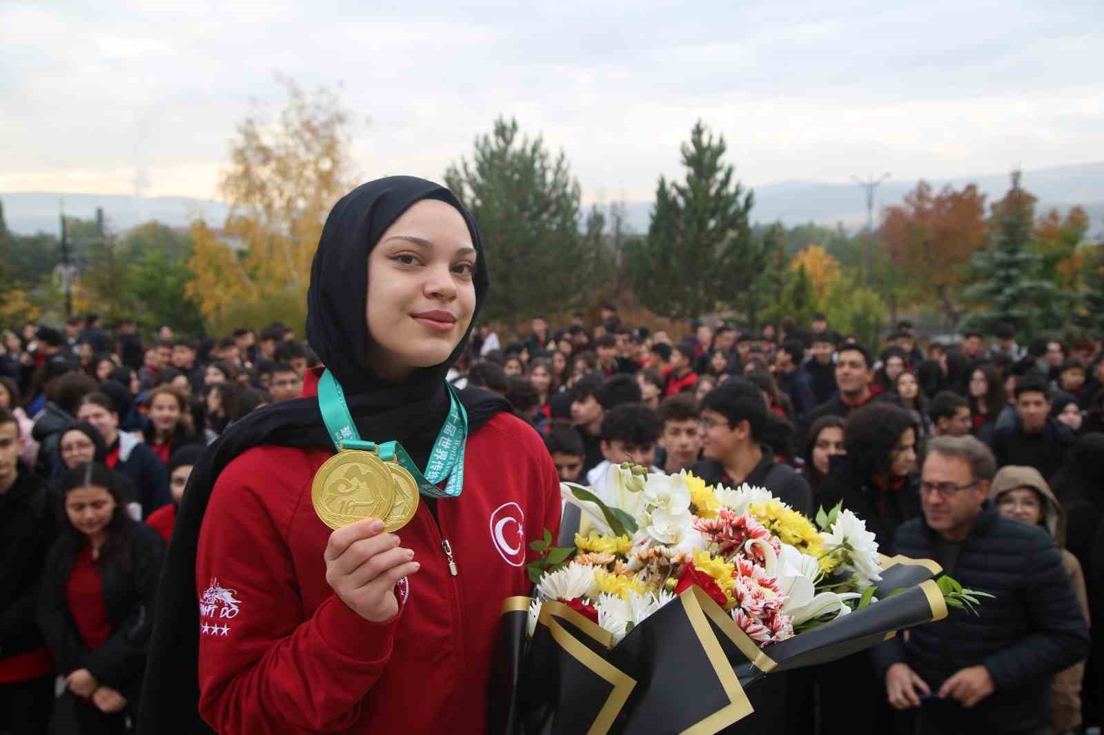 Sivas’ın Gururu Afra Kılınç, Wushu Kung Fu’da Dünya Şampiyonu