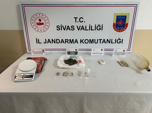 Sivas’ta Büyük Uyuşturucu Operasyonu: Bir Köyde Çok Miktarda Uyuşturucu Ele Geçirildi