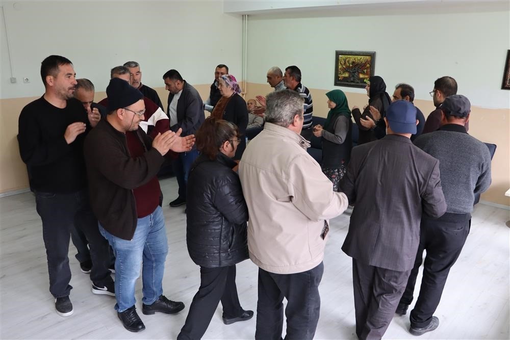 Sivas’ta Dünya Ruh Sağlığı Günü Kutlamaları: Halaylar ve Neşe Dolu Anlar
