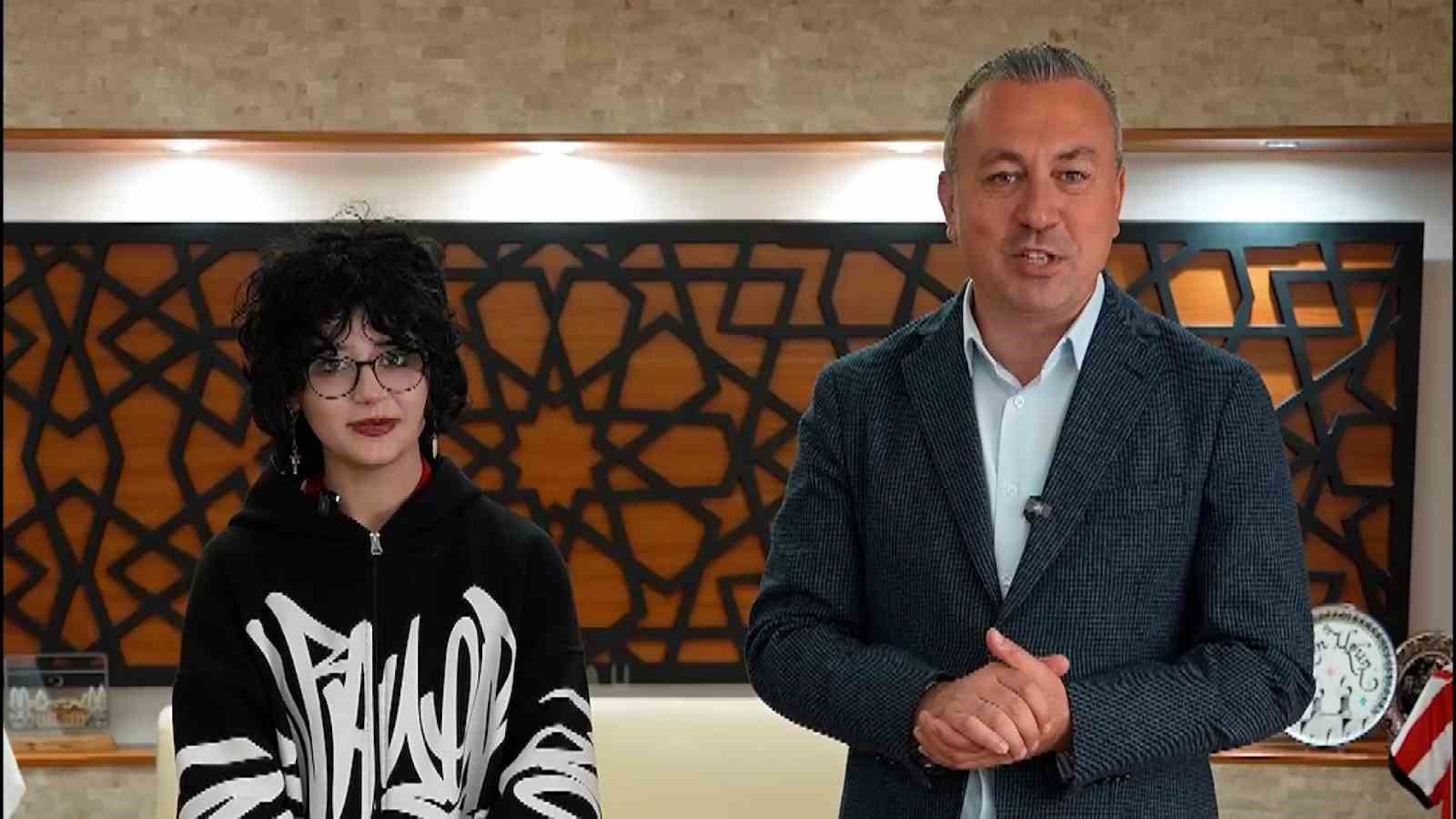 Sivas’ta Genç Sanatçıya Belediye Başkanından Destek