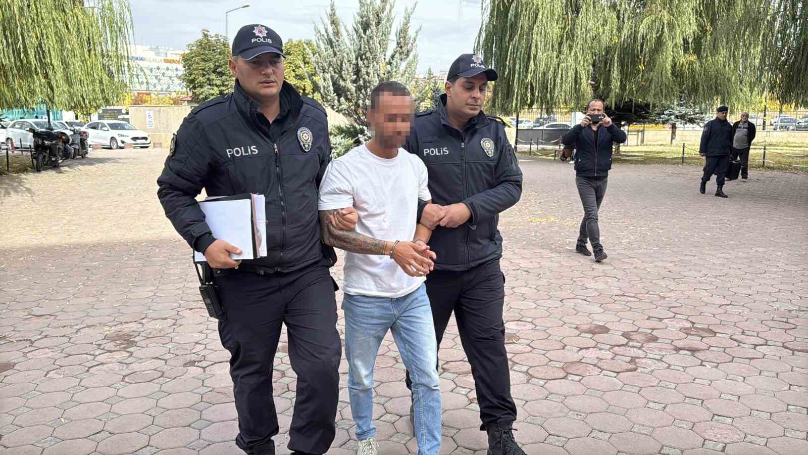 Sivas’ta Şehit Babasına Hakaret Eden Otobüs Şoförü Adliyeye Sevk Edildi