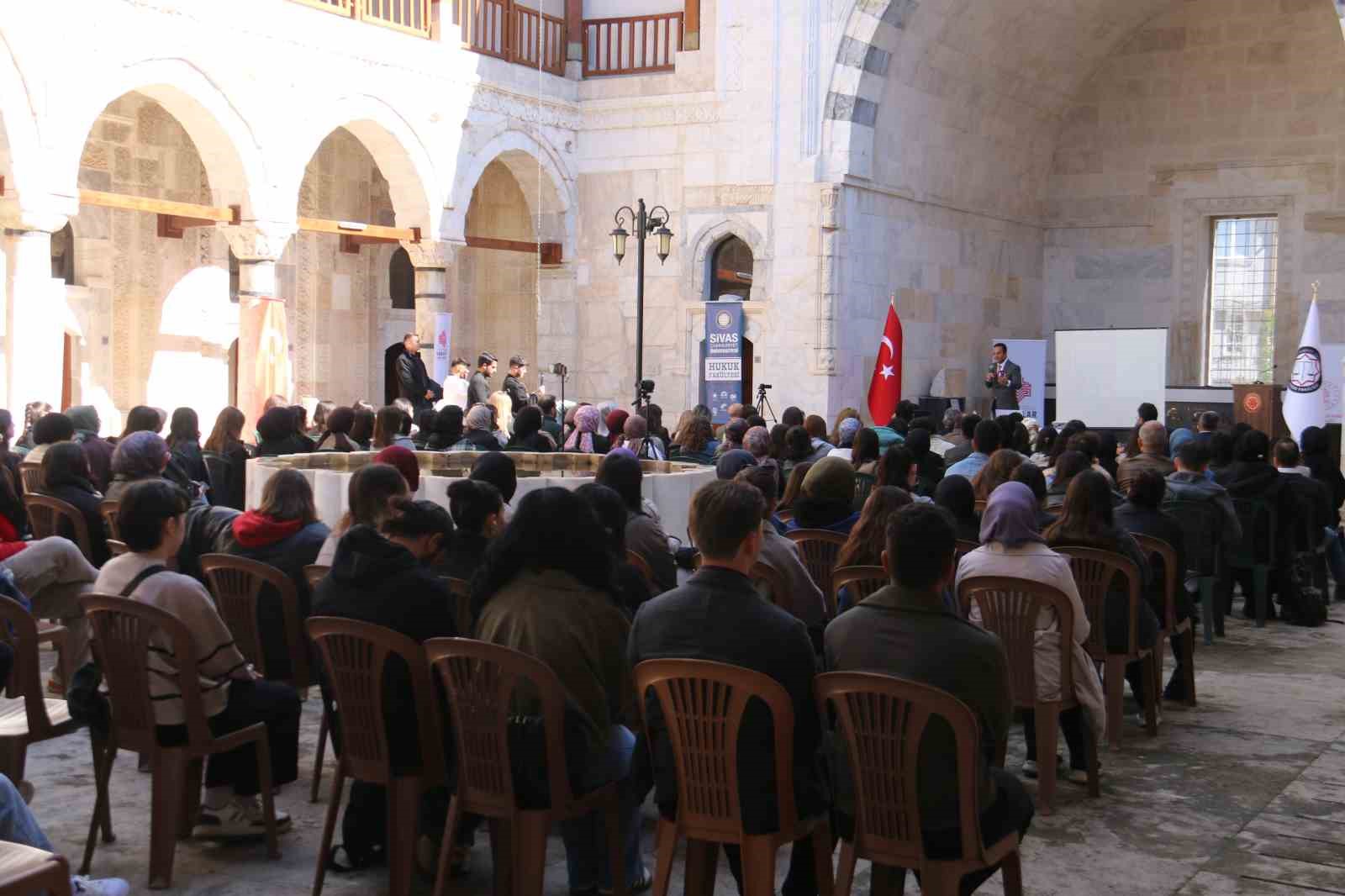 Sivas’ta Tarihi Medrese, Hukuk Fakültesi Dersine Ev Sahipliği Yaptı