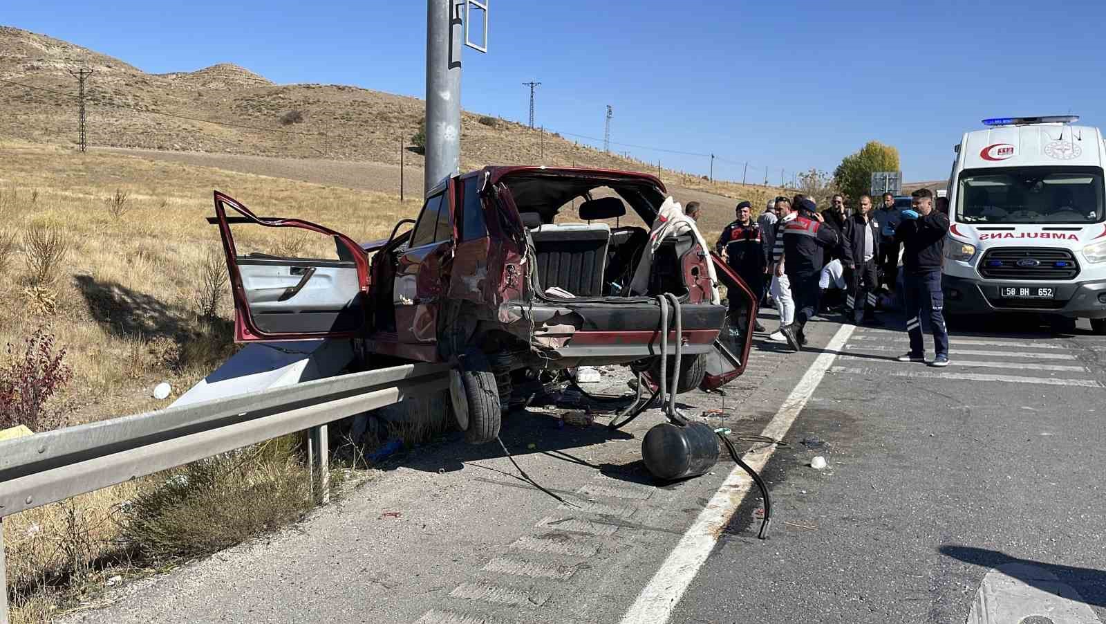 Sivas’ta Trafik Kazası: LPG Tankı Fırladı, 10 Yaralı