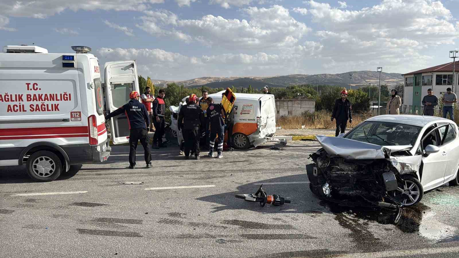 Sivas’ta Üzücü Trafik Kazası: Bir Kişi Hayatını Kaybetti, Dört Kişi Yaralandı