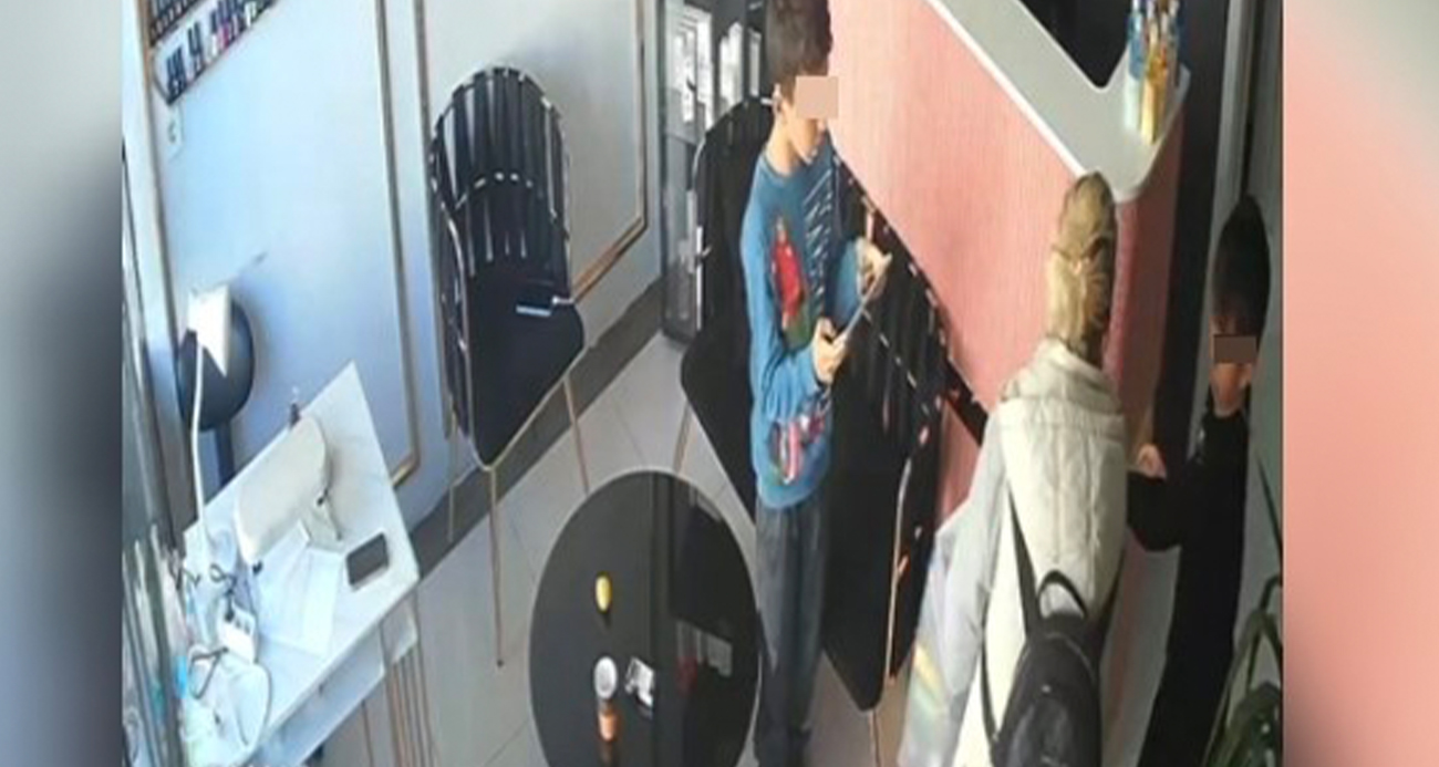 Sultangazi’de Çocukları İten Hırsız Kamerada!