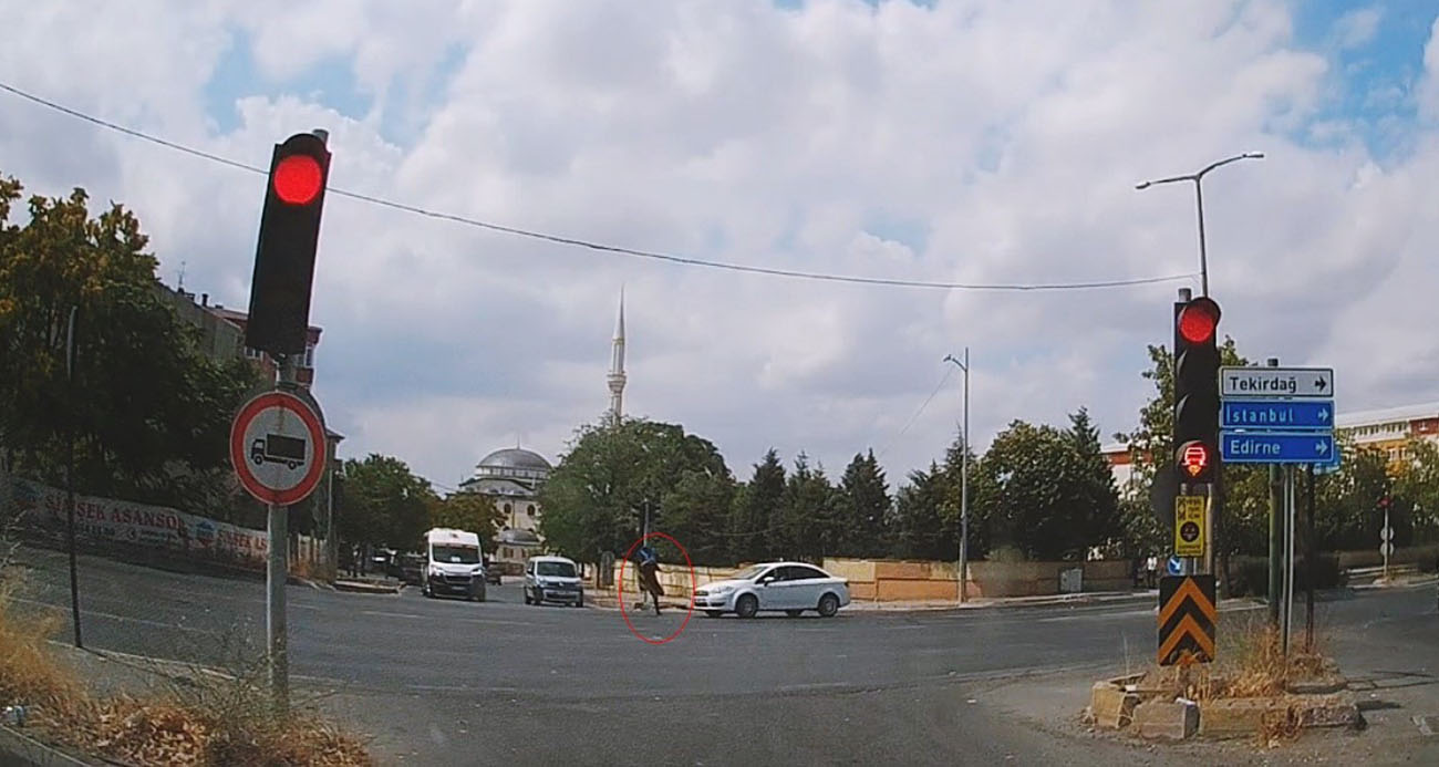 Tekirdağ Çorlu’da Mucizevi Kurtuluş: Kontrolsüz Yayanın Kaza Anı Kamerada