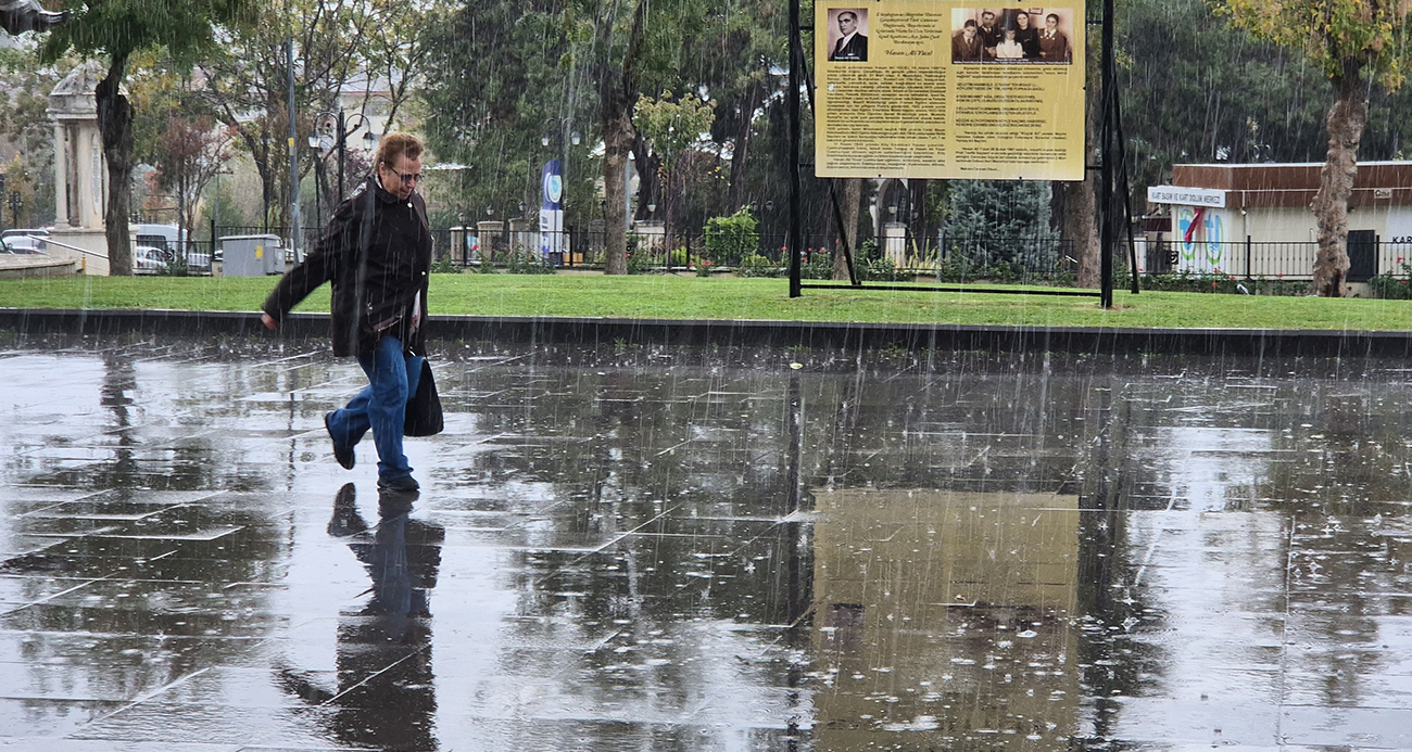 Tekirdağ Süleymanpaşa’da Şiddetli Sağanak Yağış Hayatı Olumsuz Etkiledi